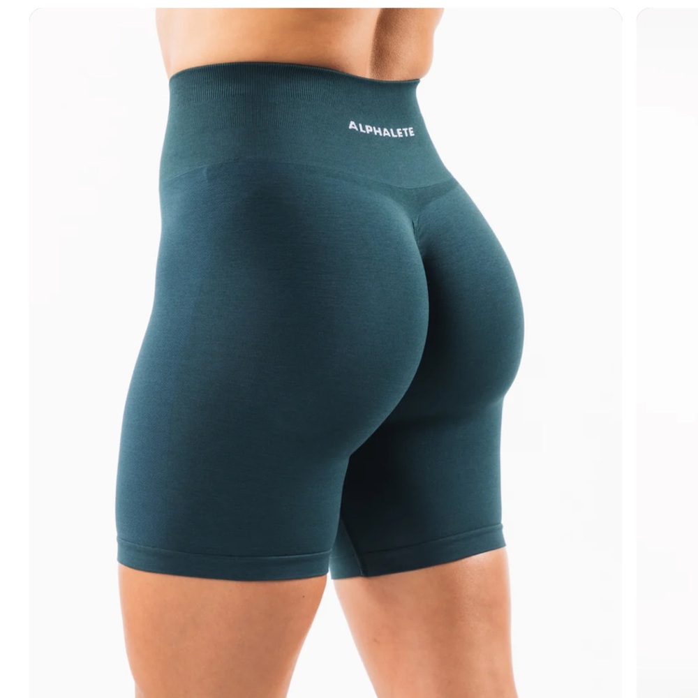 Alphalete Women's midgnight blue Bike Shorts